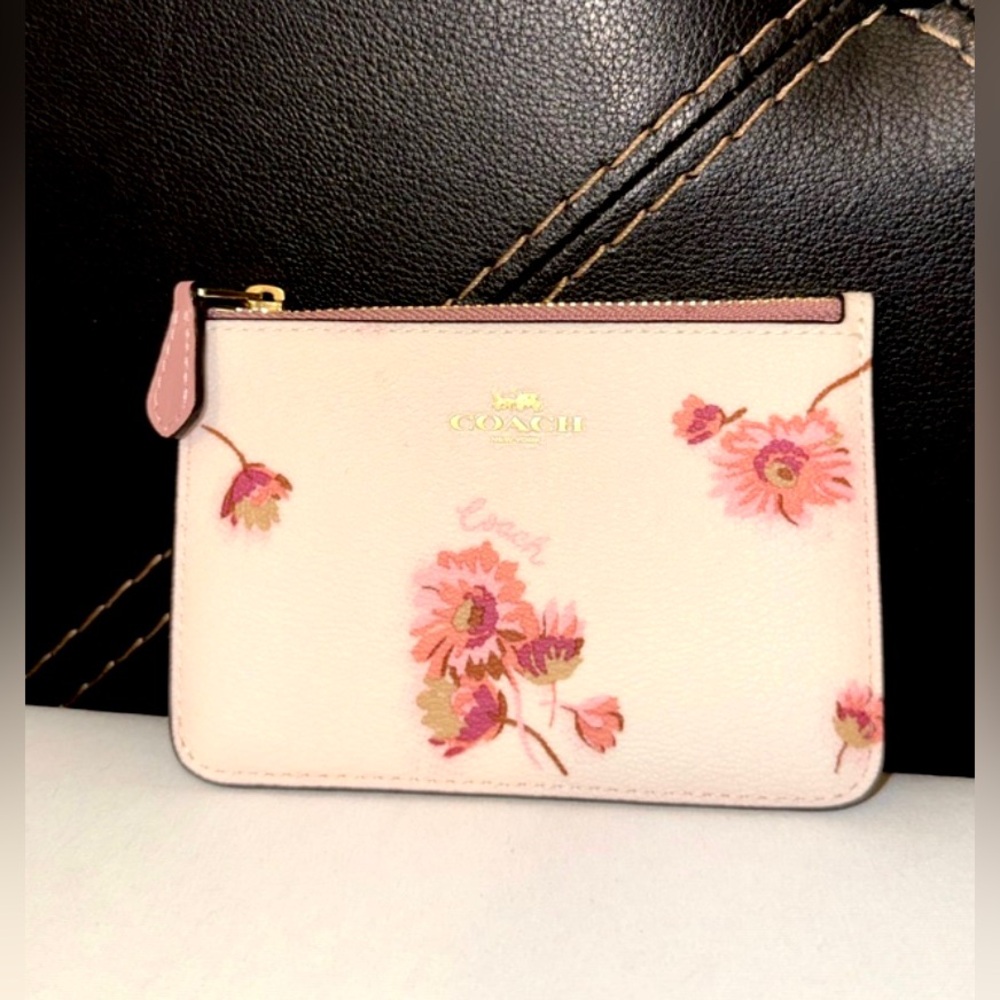 NWOT Coach Coin Purse Wallet Pink White With Floral Print